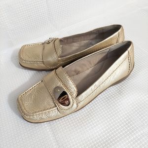 Liz Claiborne Apache Metallic Gold Vegan Leather Moccasins Shoes Flats